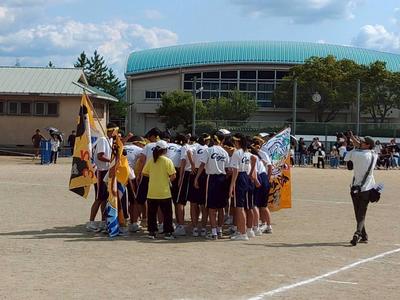 ⑤3年2組円陣.jpg